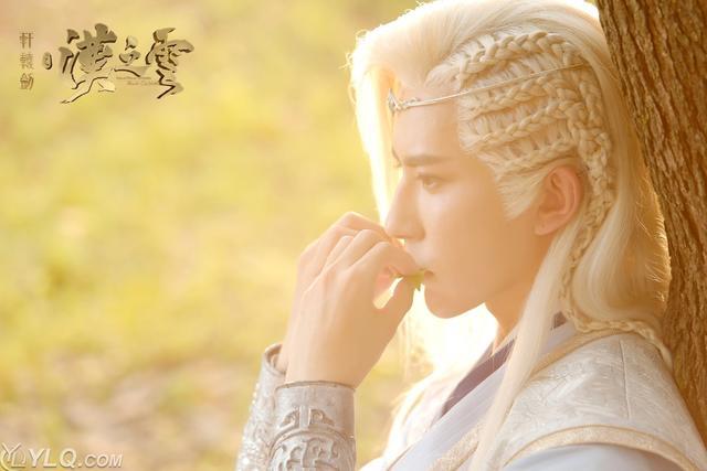 于朦胧的白头发,简直比东华帝君还要不食人间