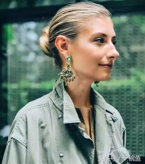 你的脸型戴什么耳环最显瘦?耳环这样戴,脸小一