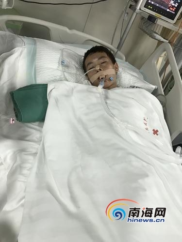 万宁14岁男孩重症昏迷6天 家贫盼好心人救助