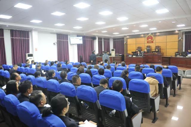直击庭审丨恩施州检察机关60余名公诉人观摩