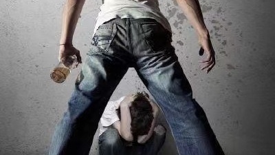 “男子殴打妻子”事件,西安警方通报,律师发声:拒绝家庭暴力! “男子殴打妻子”事件,西安警方通报,律师发声:拒绝家庭暴力!