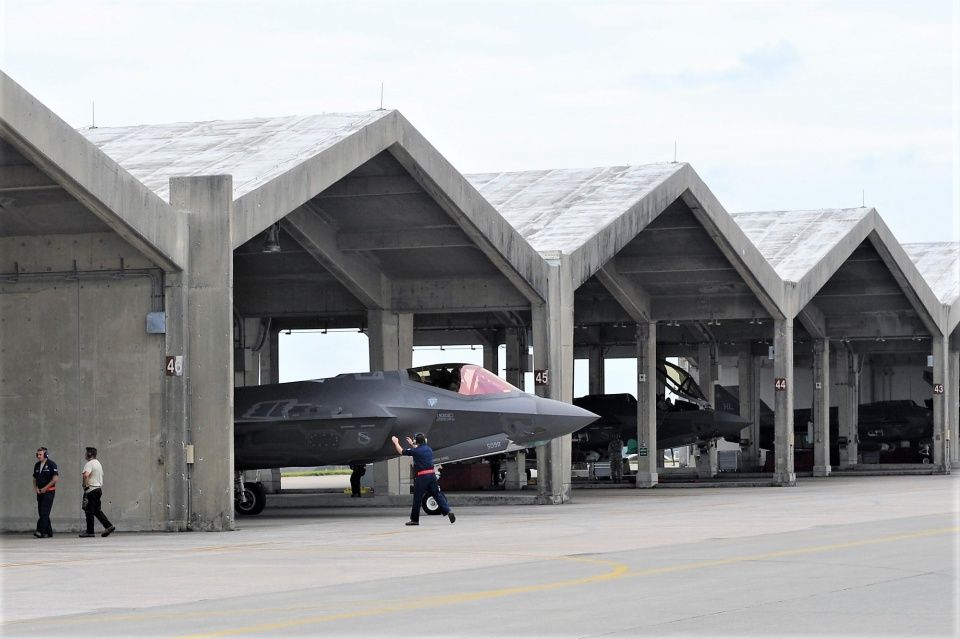 2025年中国周边有多少架五代战机?知道这个数