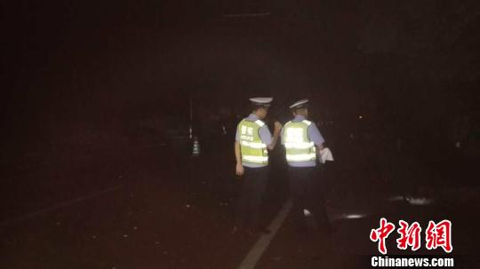 海南一城管酒后无证驾车撞人死亡逃逸 2小时后被抓