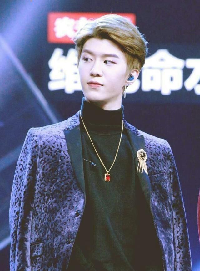 蔡徐坤超话榜超过了王源鹿晗胡一天和迪丽热巴