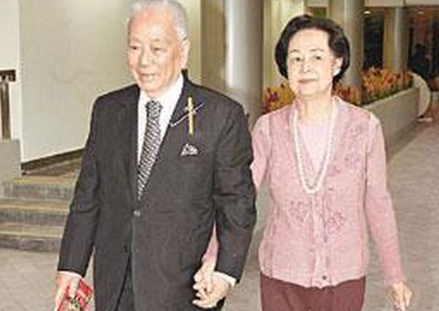 他是船王的儿子,资产不输李嘉诚,儿媳却是刘銮