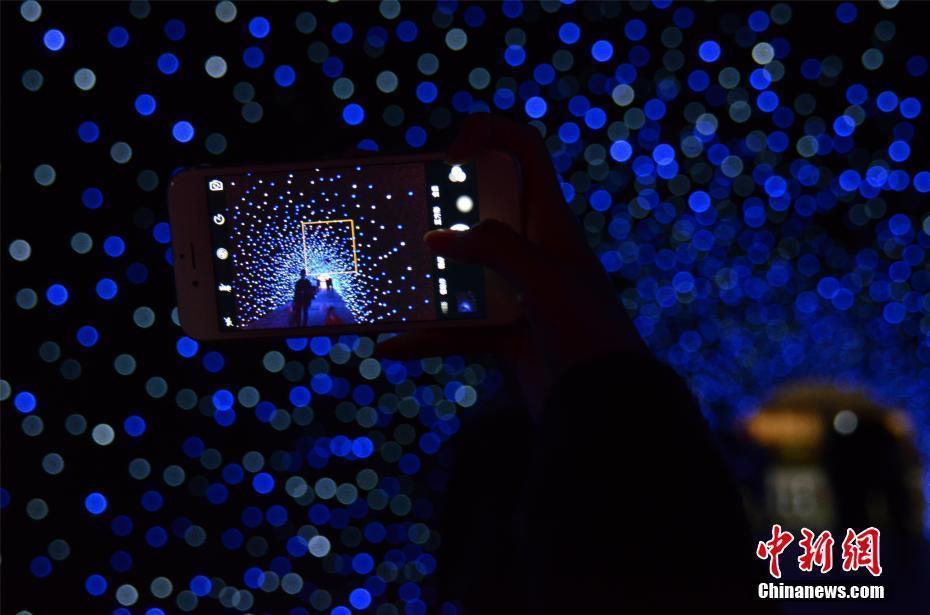 宁波现梦幻灯桥 漫天星光如星际穿越