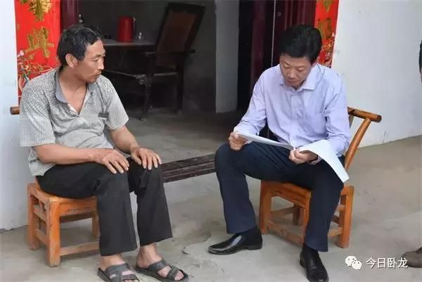 南阳市卧龙区区长邓俊峰暗访脱贫攻坚春季提升