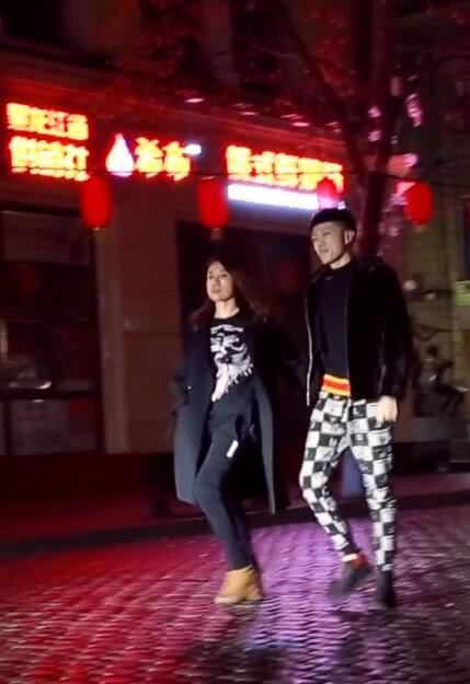 快手社会摇牌牌琦被封 网友调侃:摇啊摇,摇到外