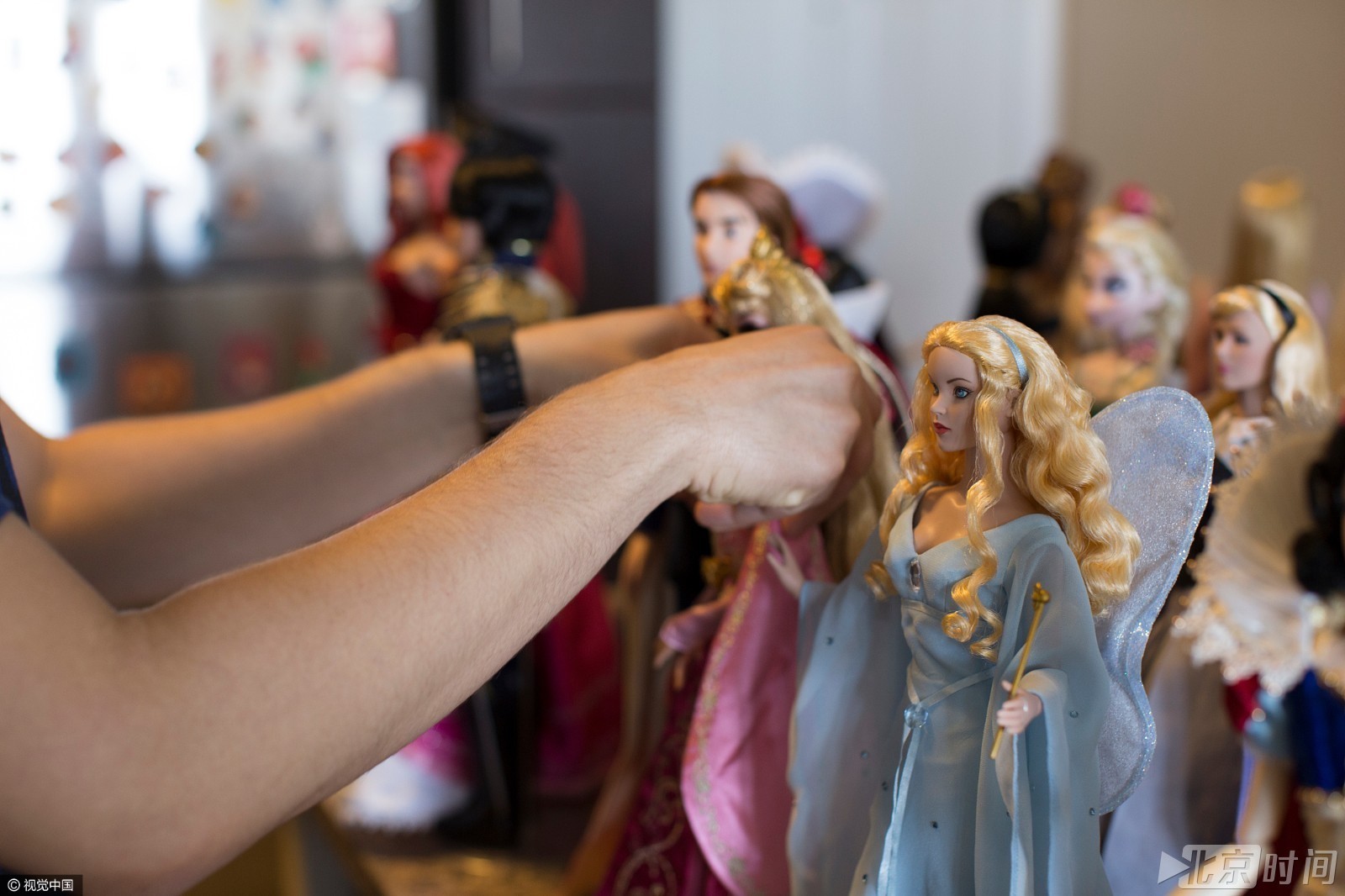 现在经常在instagram和youtube和其他迪士尼粉丝分享他们收集的娃娃