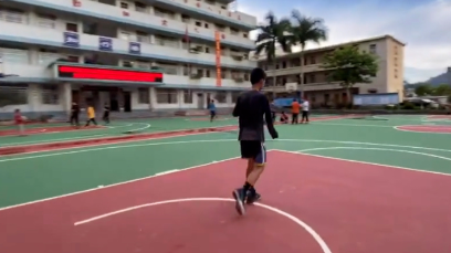 爆红之后,有人想请篮球少年直播带货、做网红,他用一句话回答… 爆红之后,有人想请篮球少年直播带货、做网红,他用一句话回答…