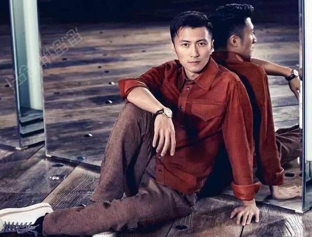 香港影片中抽烟的男明星,周润发大哥范儿,张国