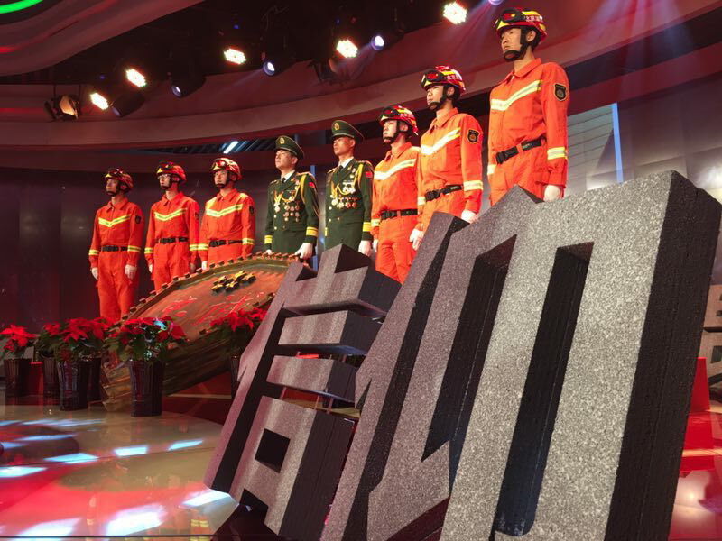 震撼!得立多少功才能有这样的勋章警服! 震撼!得立多少功才能有这样的勋章警服!