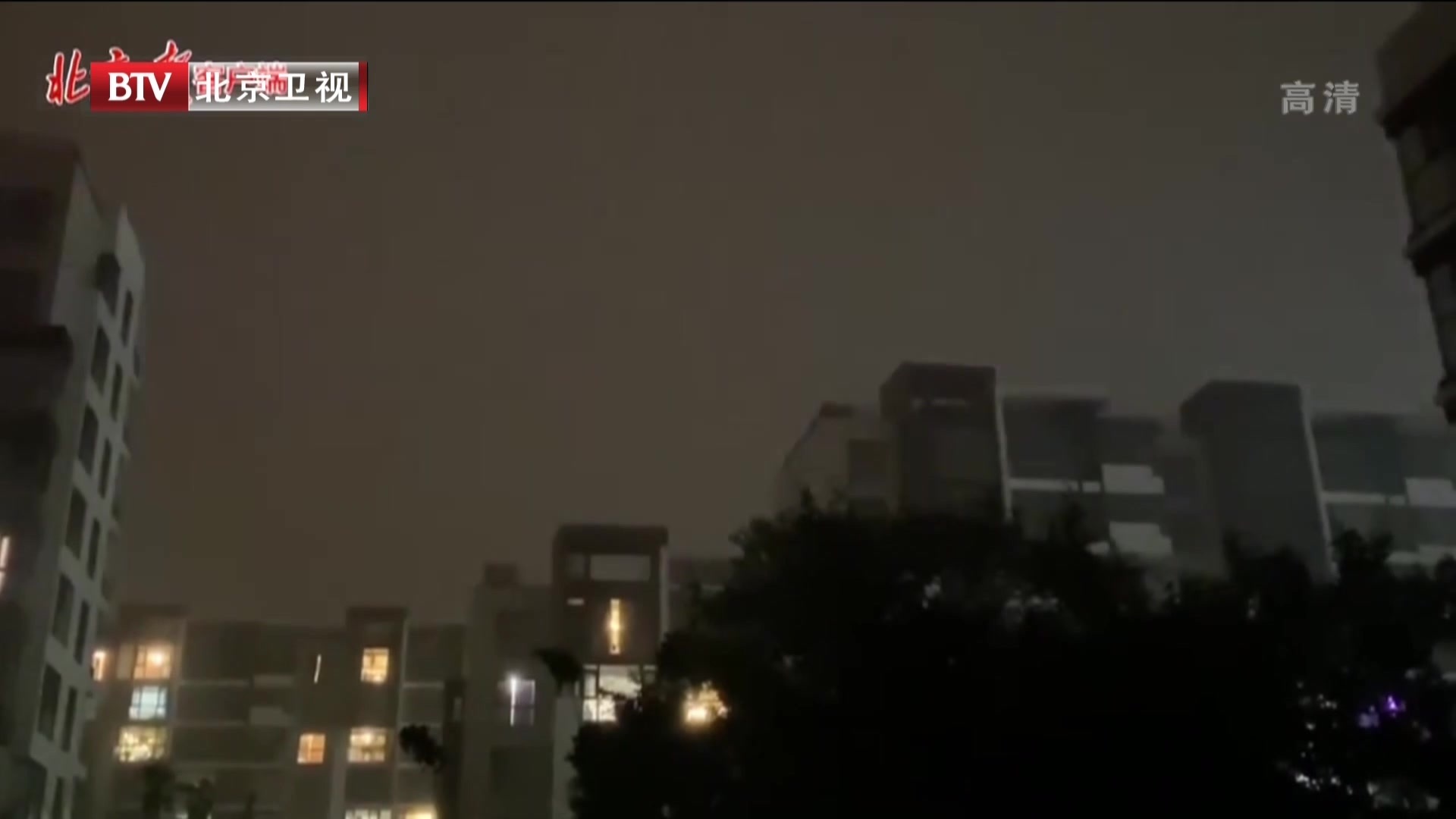 昨晚北京暴雨、大风、雷电三预警齐发 海淀石景山升级暴雨橙色预警
昨晚北京暴雨、大风、雷电三预警齐发 海淀石景山升级暴雨橙色预警