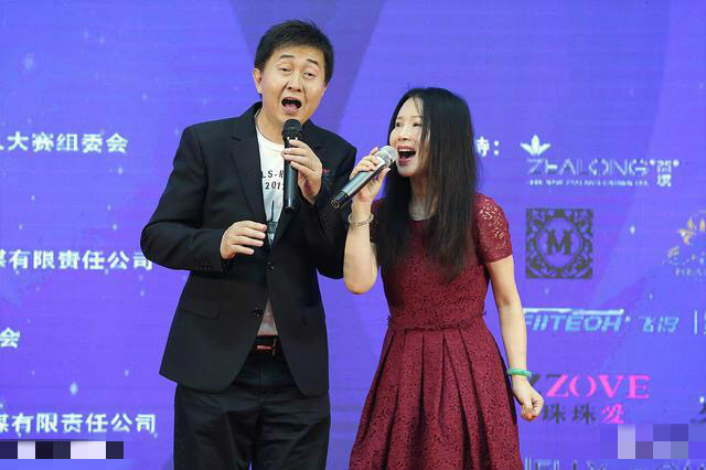 付笛生任静再度合唱,49岁任静大变脸,网友:彻底整残了!