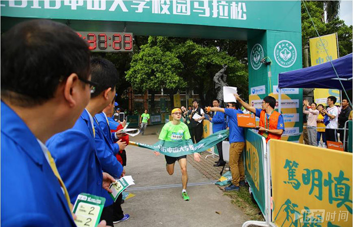 2016年1月2日,U-Run中山大学校园马拉松在中山大学广州校区的南校园鸣枪开跑。