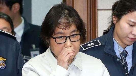 朴槿惠即将面临判决,却有人曝出了她的真实身份