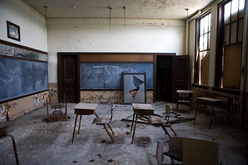金融危机!底特律近200所学校成废墟