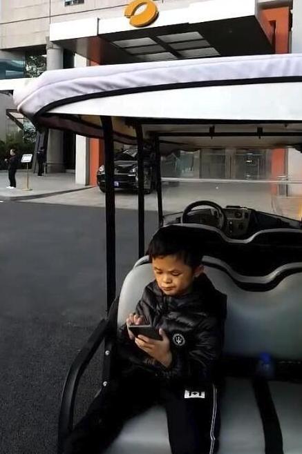 小马云沦为赚钱工具?出门有保镖,背后有专业团