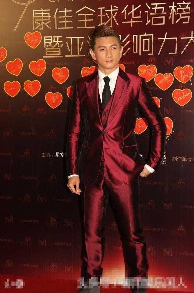 吴奇隆刘恺威穿红西装亮相 网友:杨幂眼光比刘