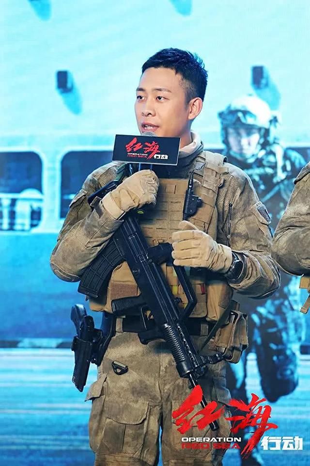 《红海行动》票房破30亿,比吴京《战狼2》还好看,他终于红了