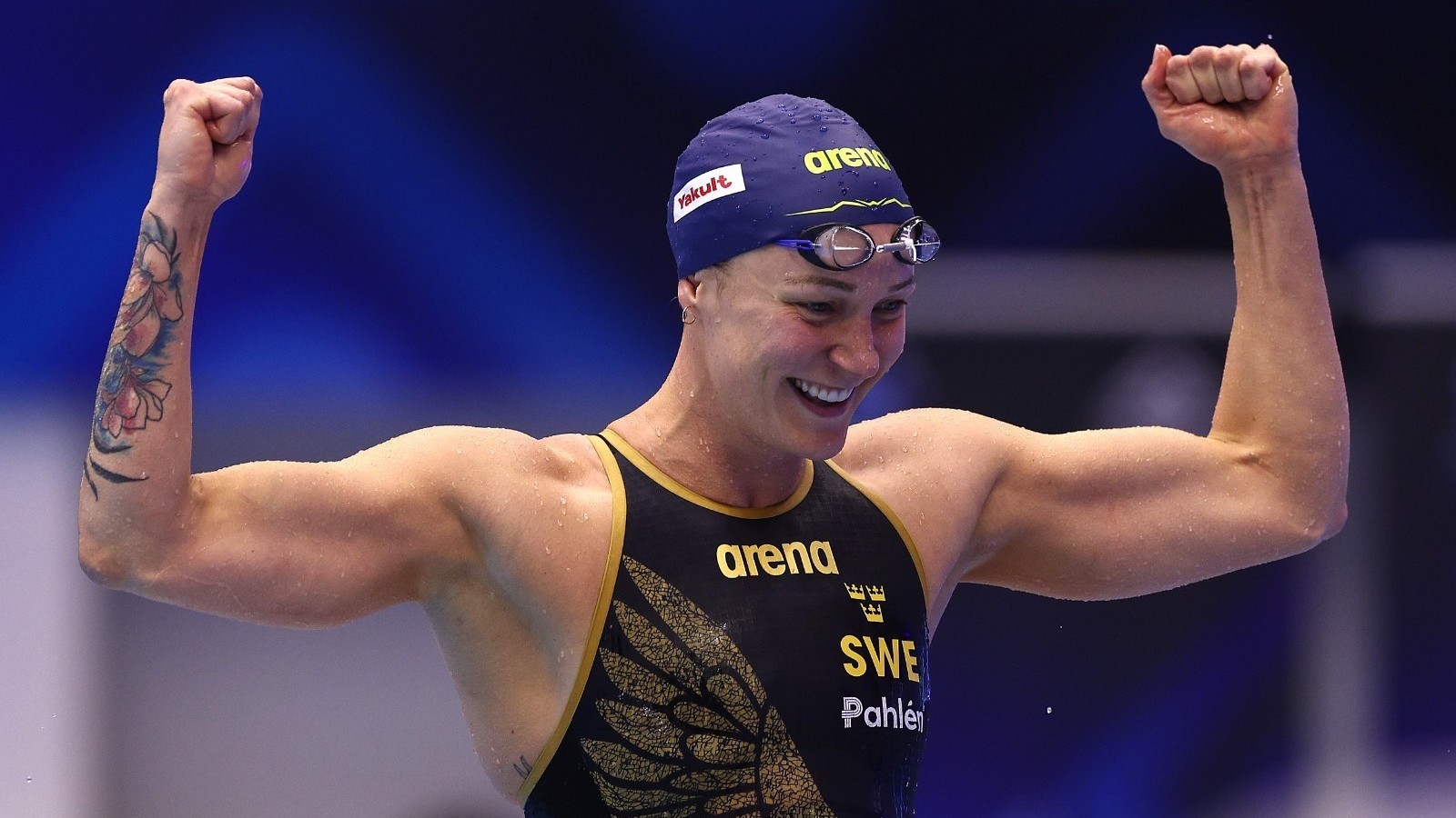 女子50米自由泳半决赛 瑞典选手舍斯特伦刷新世界纪录