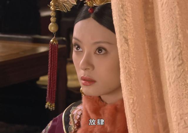 同样是穿纯元皇后的衣服，甄嬛失宠，华妃和安陵容却没事!