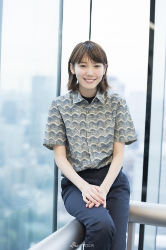 组图:日女星饭丰万理江剧照公开 笑容甜美气质出众