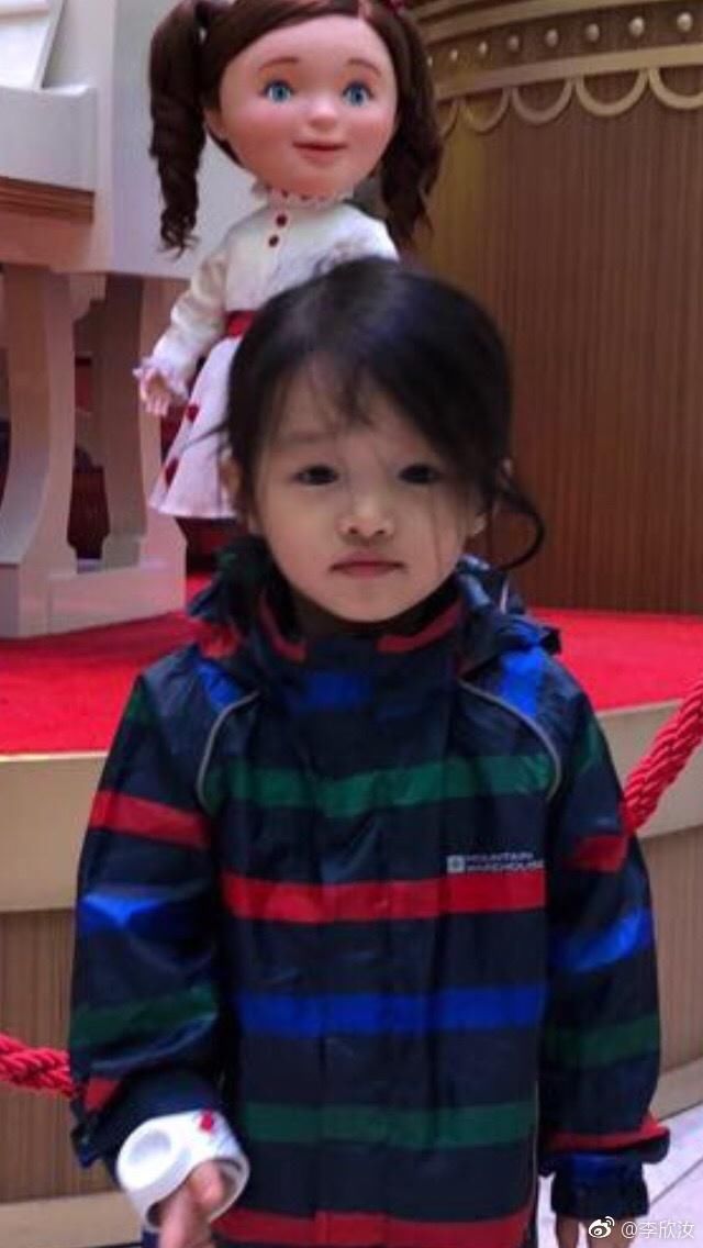 30岁丑女李欣汝晒女儿,澄清自己未离婚,没有