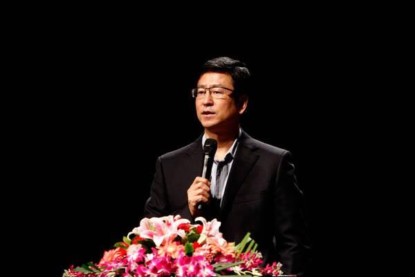 白岩松:中国队进不了世界杯,因为中超太有钱了