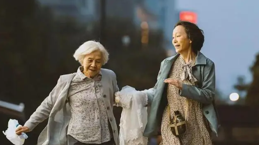 时隔31年,奚美娟再夺金鸡影后 时隔31年,奚美娟再夺金鸡影后