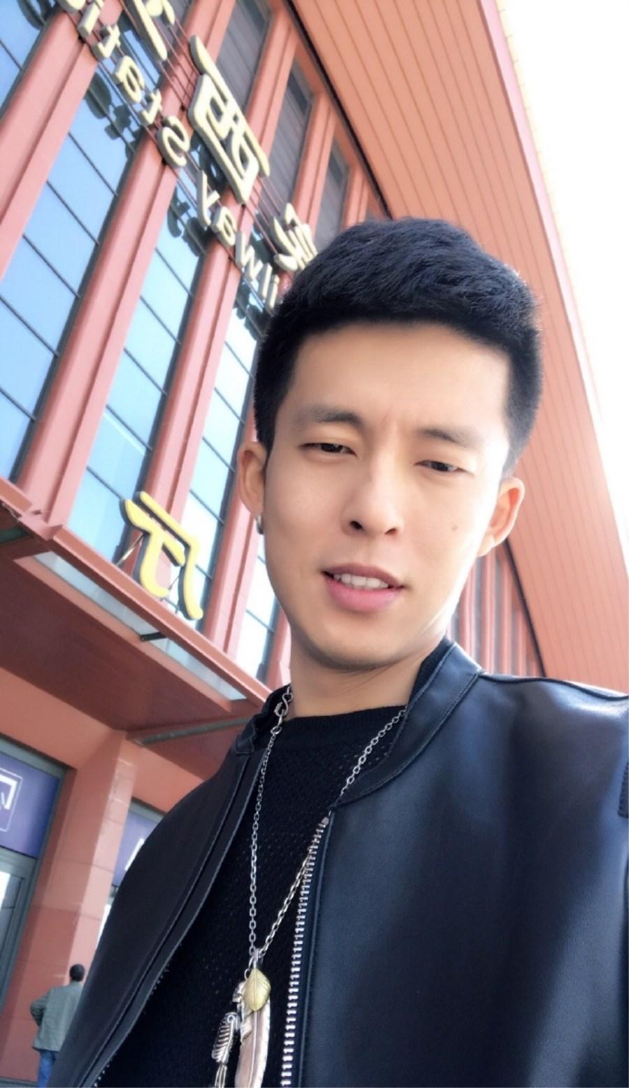 YY鹰团神豪挣扎说错话引起阿哲粉丝怒怼,王冕