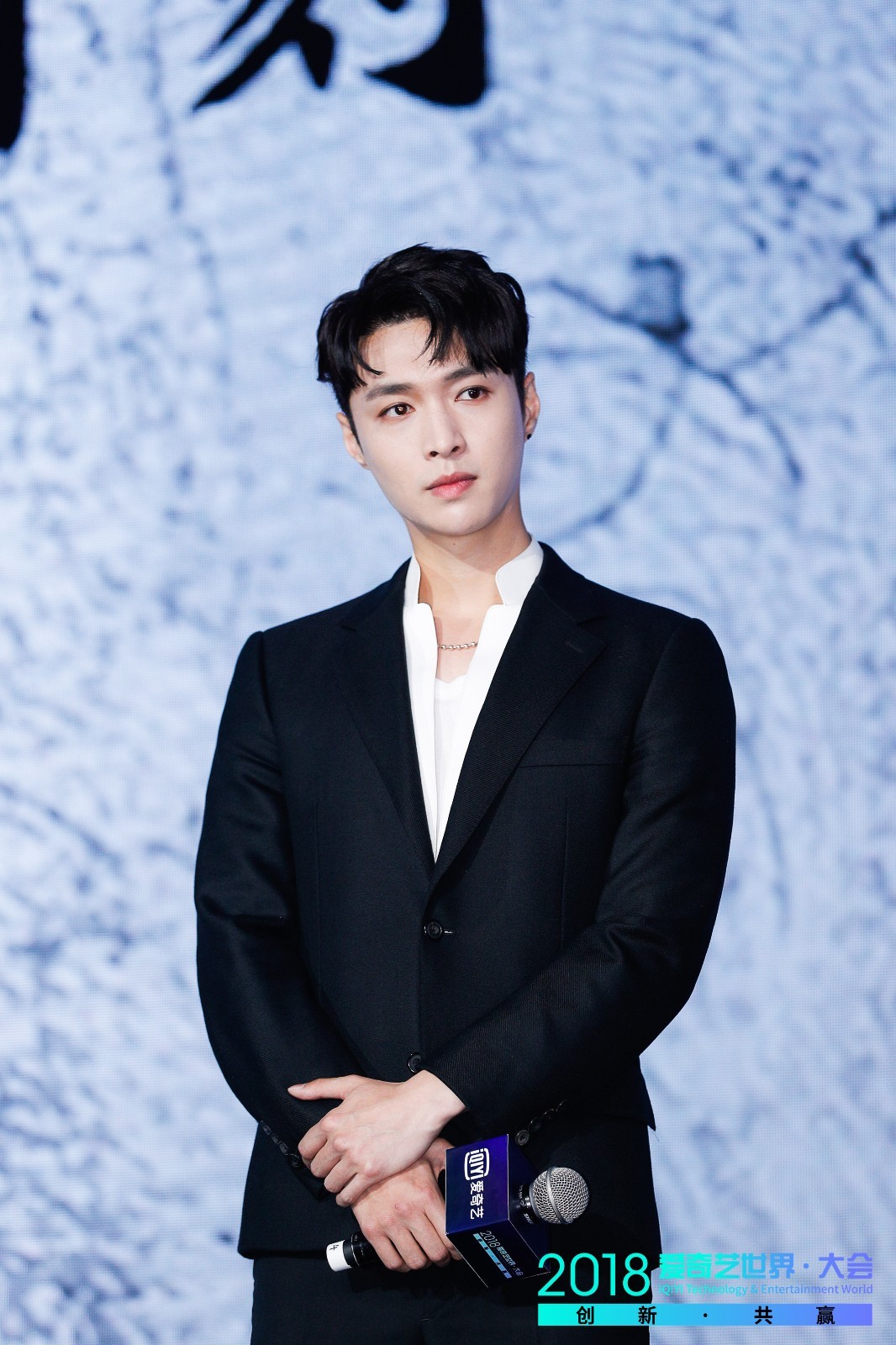 《黄金瞳》首曝预告 张艺兴空降爱奇艺世界大