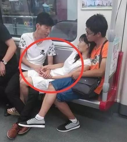 女孩子不太容易练腹肌,主要是练出马甲线