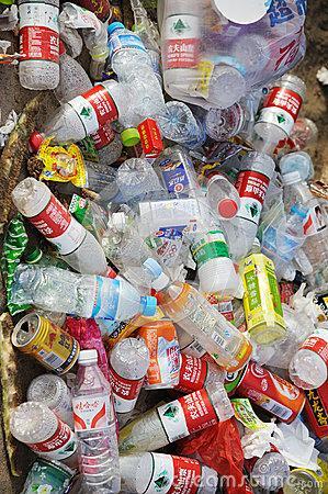 垃圾的真相:塑料瓶降解要450年 人均垃圾产量该国居首