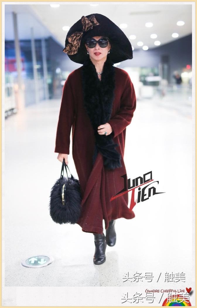 金星最新造型贵妇范十足,网友:帽子好夸张,真把