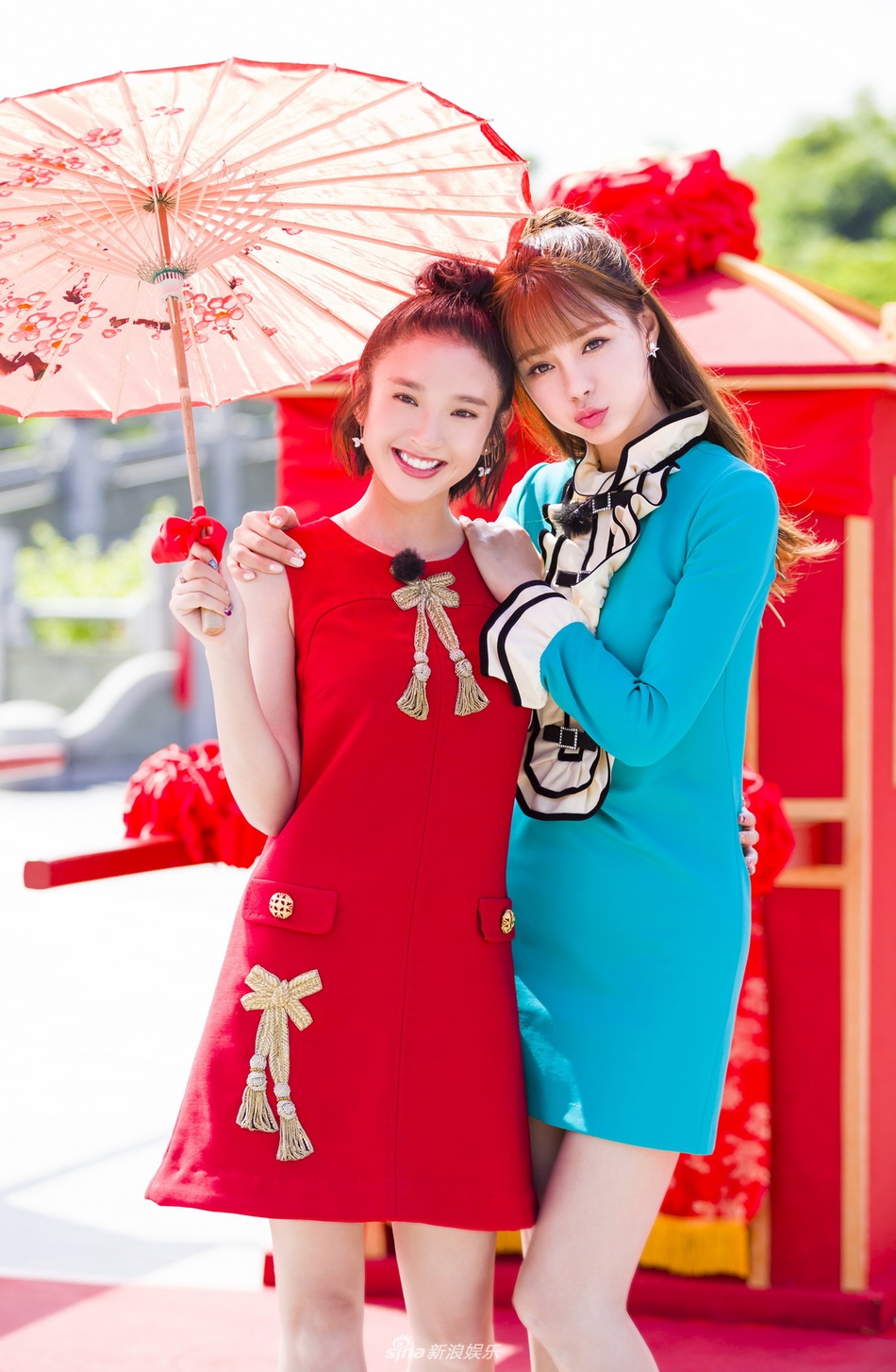 好养眼!唐艺昕沈梦辰甜美合照姐妹情深