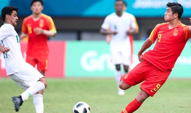 迷嘲讽国足:踢得臭!应该输0比7,里皮2亿年薪太