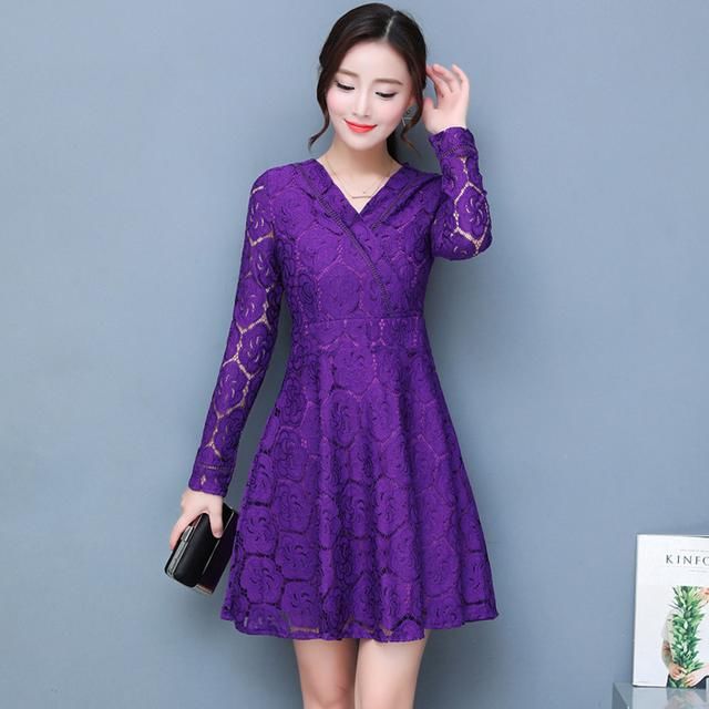 气质淑女V领勾花镂空蕾丝连衣裙,遮肚显瘦,年