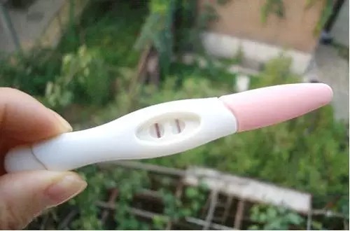 90后女孩学电视剧用中药堕胎 结果突发大出血 90后女孩学电视剧用中药堕胎 结果突发大出血