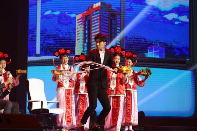 《跨界喜剧王》王博文拉面舞style 黄子佼忍不住点赞