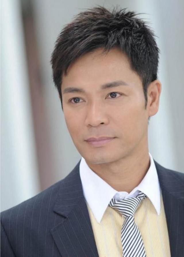 tvb演技男神郭晋安,演智障走红,被人称为最傻影帝