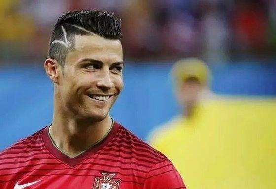 无论梅西工资多少, 我都要比他高! C罗开出续约