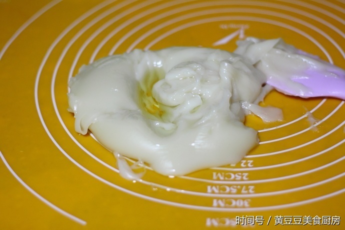 没想到用糯米粉做的这款小点心如此好吃,软糯