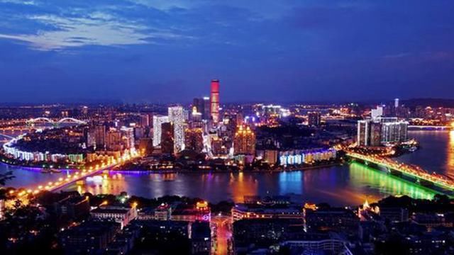 广西一座安逸的城市,物价低工资高,风景如画人