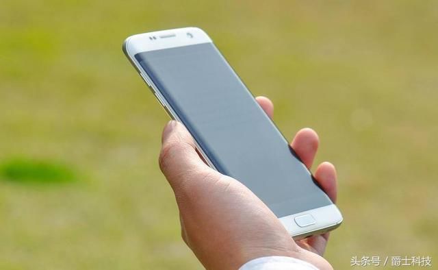 三星Galaxy S10+配5个摄像头