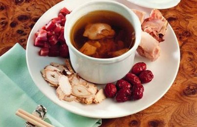 饭前一碗桃红四物汤赛过人参汤!女性朋友应常