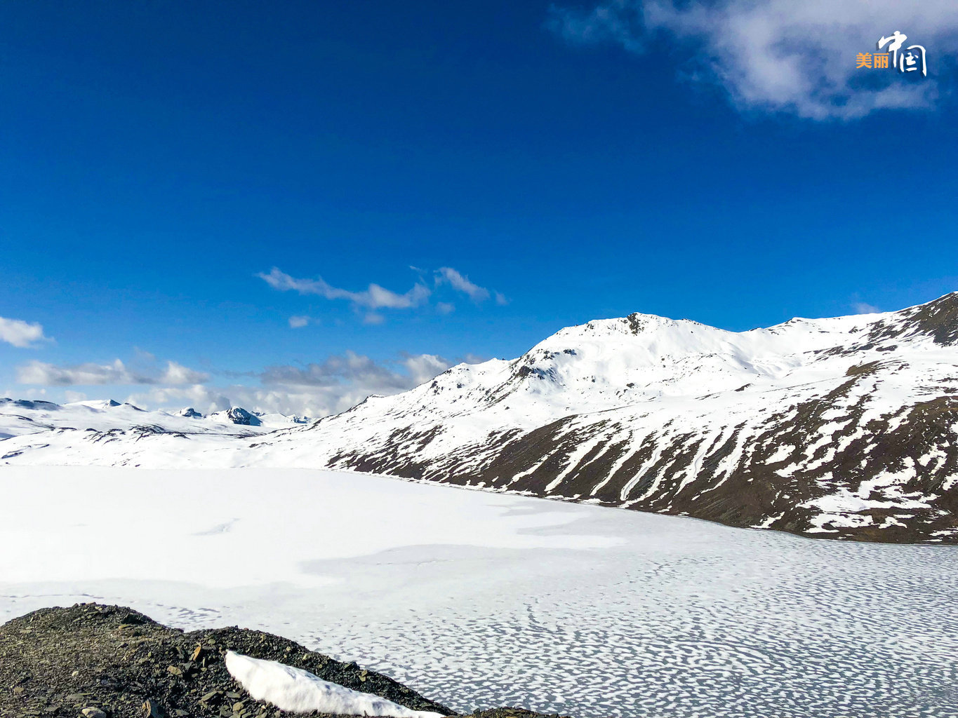 当地雪山冰川众多，海拔6000米以上的雪山就有10多座。
