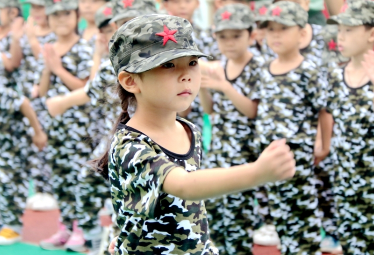 9月25日，长兴县小浦幼儿园“娃娃军校”迎来了一批年仅6岁的“娃娃新兵”。