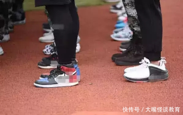 00后新生军训,遍地都是名牌运动鞋,中国人真的
