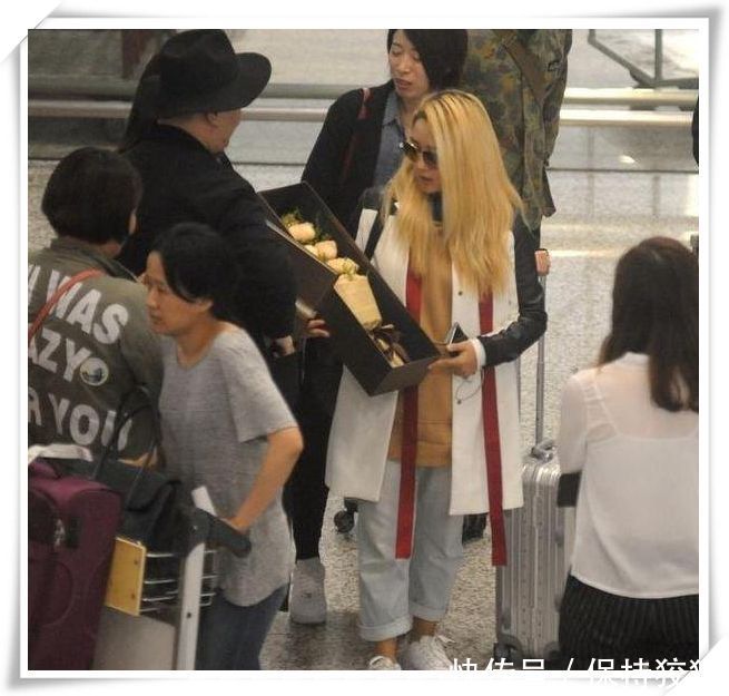 32岁何洁厉害了!瘦掉20斤颜值重回巅峰,网友: